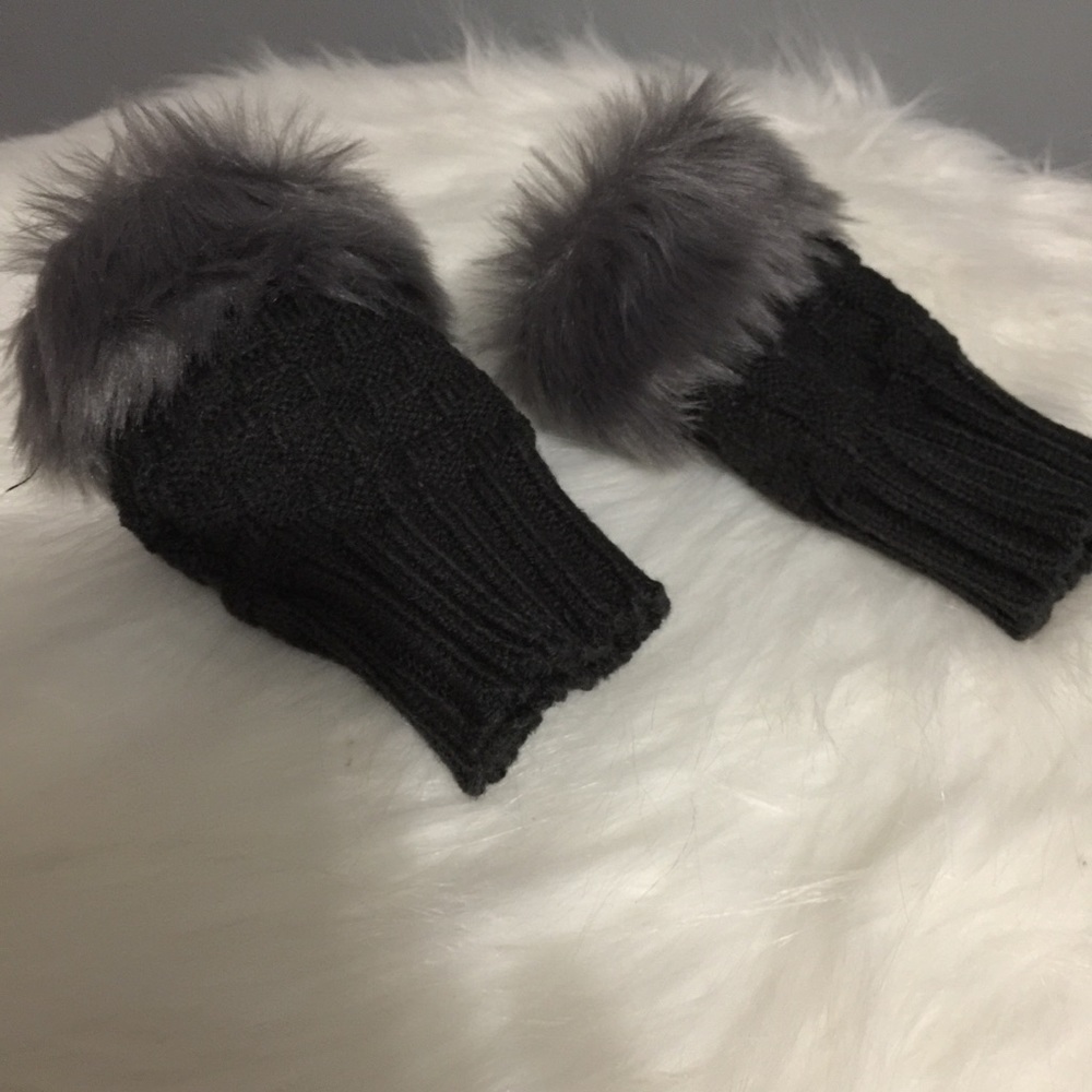 Last pair🆕Gray Fingerless Gloves❄️Faux Fur Trim🎁Knit Fashion - Picture 3 of 5